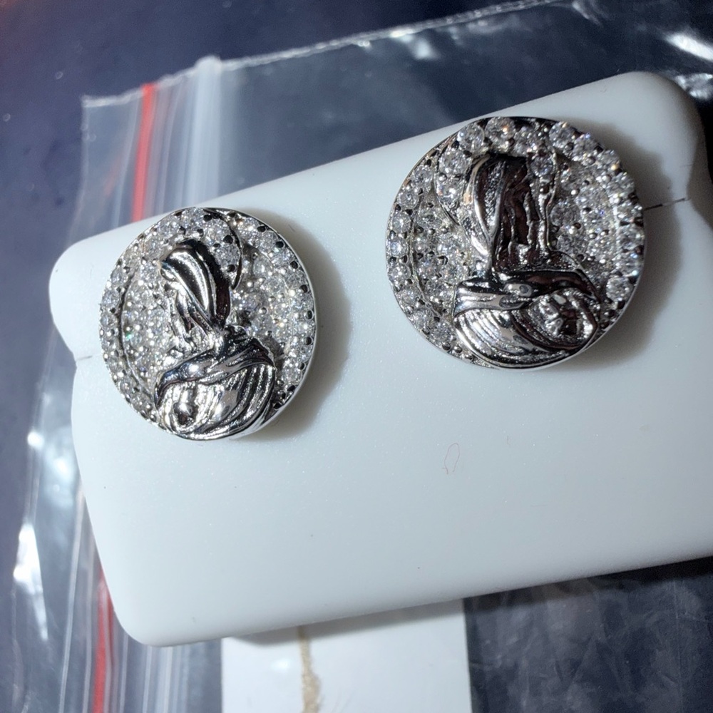 925 SILVER MOISSANITE
$300.00 0.50CTW mother Mary earrings